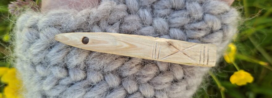 Of Donar and Mittens. The Leithon 'amulet' as nalbinding needle