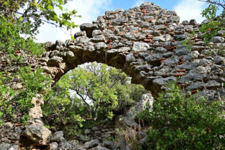 Deciphering the Feudal Landscapes of Crusader Peloponnese