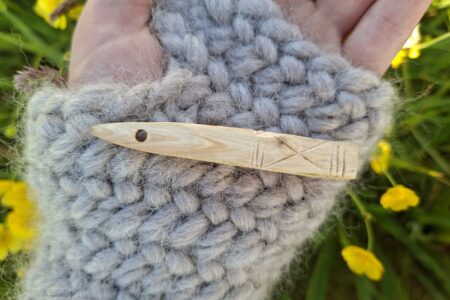 Of Donar and Mittens. The Leithon 'amulet' as nalbinding needle