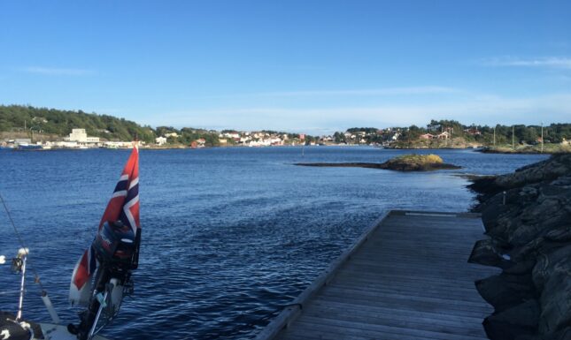 Zicht op het eiland Flekkerøy